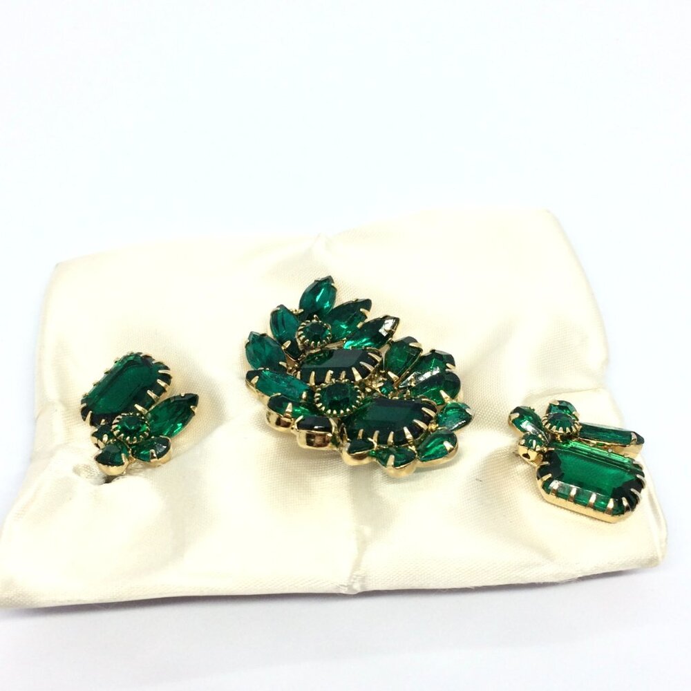 VINTAGE EMERALD Rhinestone Brooch  Earring Set Green Glass Prong Clip on MCM - Picture 3 of 16